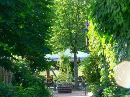 照片: Hof-Biergarten Grenzebach